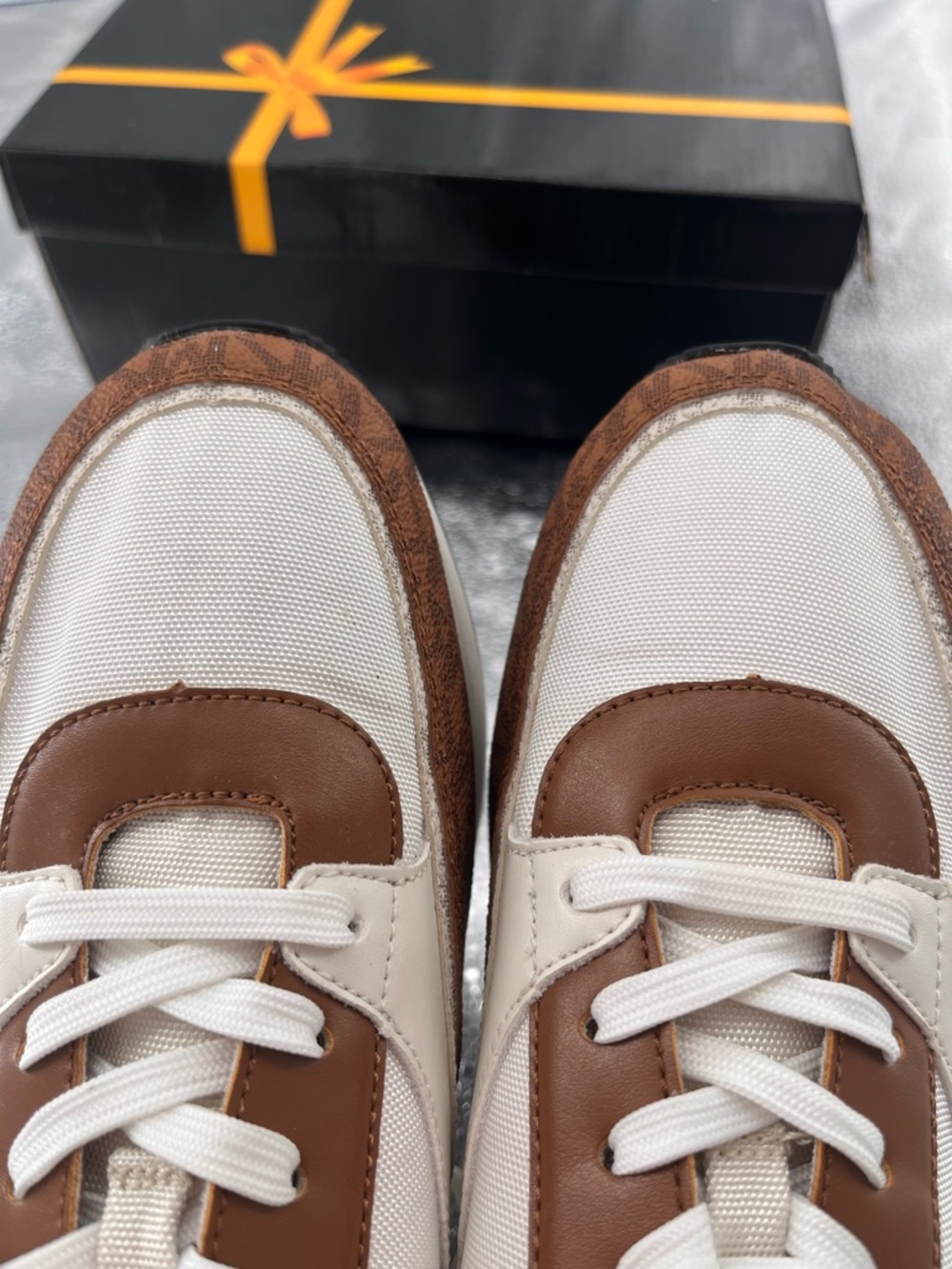 Michael Kors Women's Mariah Tan &White Trainers Platform Sneakers Size 10M - Picture 12 of 12